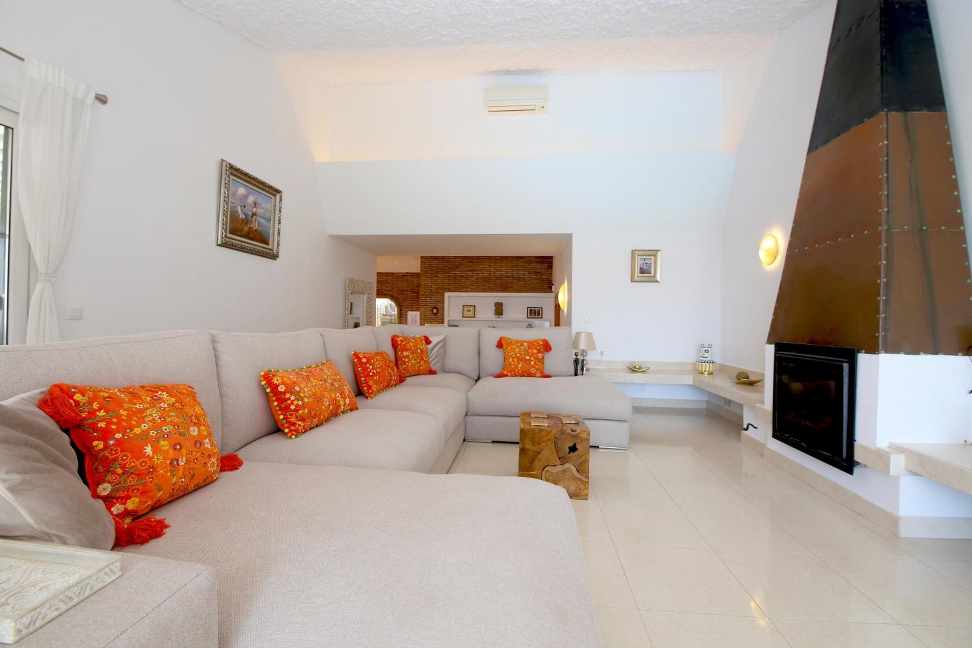 West Family Mostaza Villa *