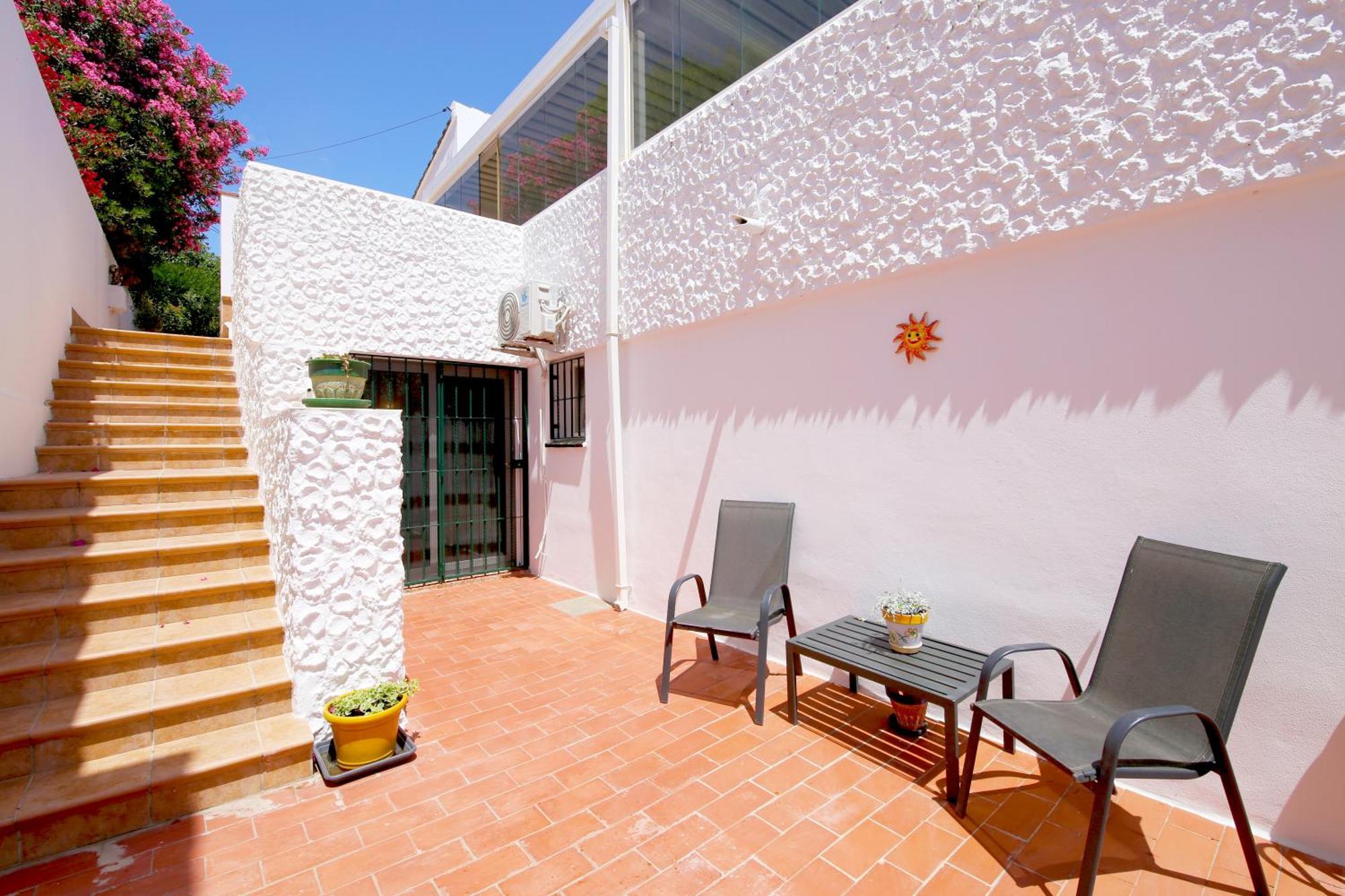 West Family Mostaza Villa